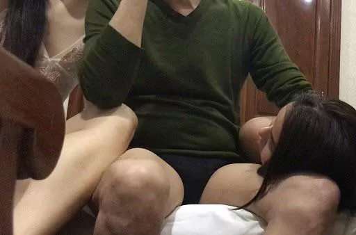 Me and my friend invite the gym’s pt to our room ❤️