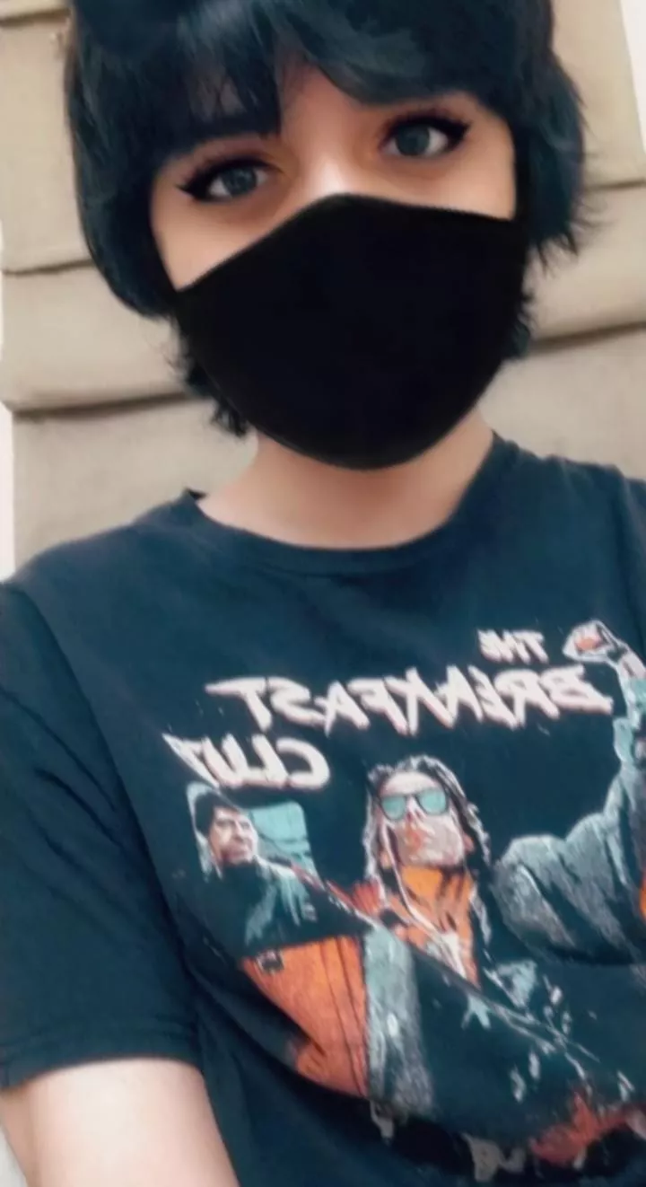 mind if i sat next to you and gave you headpats? :3