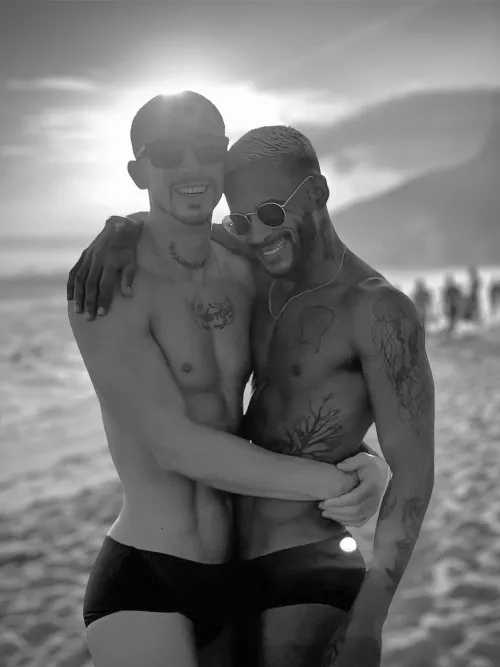 Mindblowing fact about Caio and Ian: Sometimes, we put clothes on and go outside 🤯😂