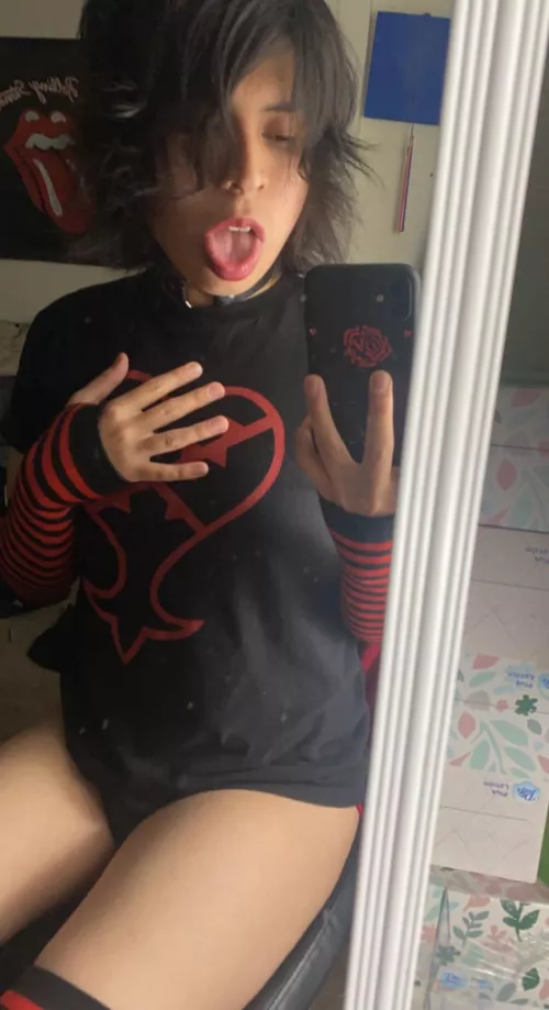 Mmm sit me up on your lap and let’s make out 💋