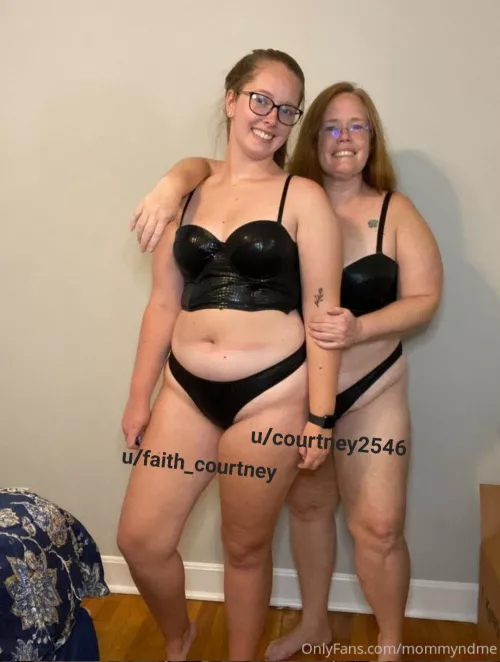 Mom 47 and daughter 21, Good morning 😘