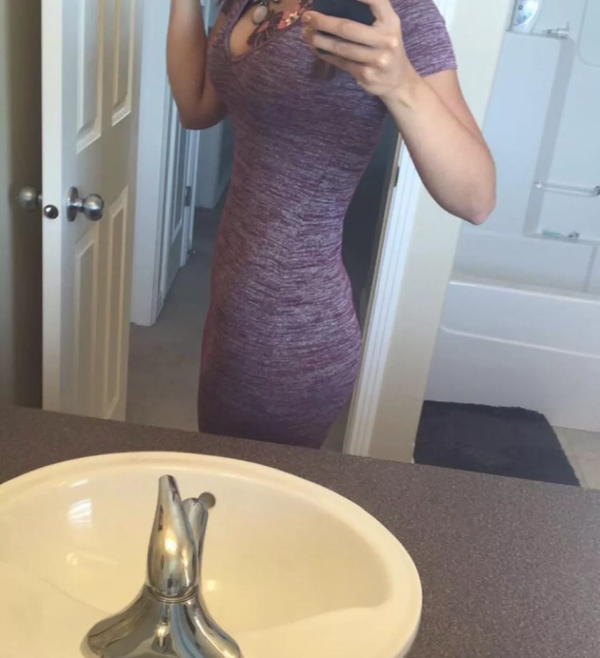 Mom of 2 kids! A modest post but I’ll let you use your imagination for what’s under the dress. 😉😏