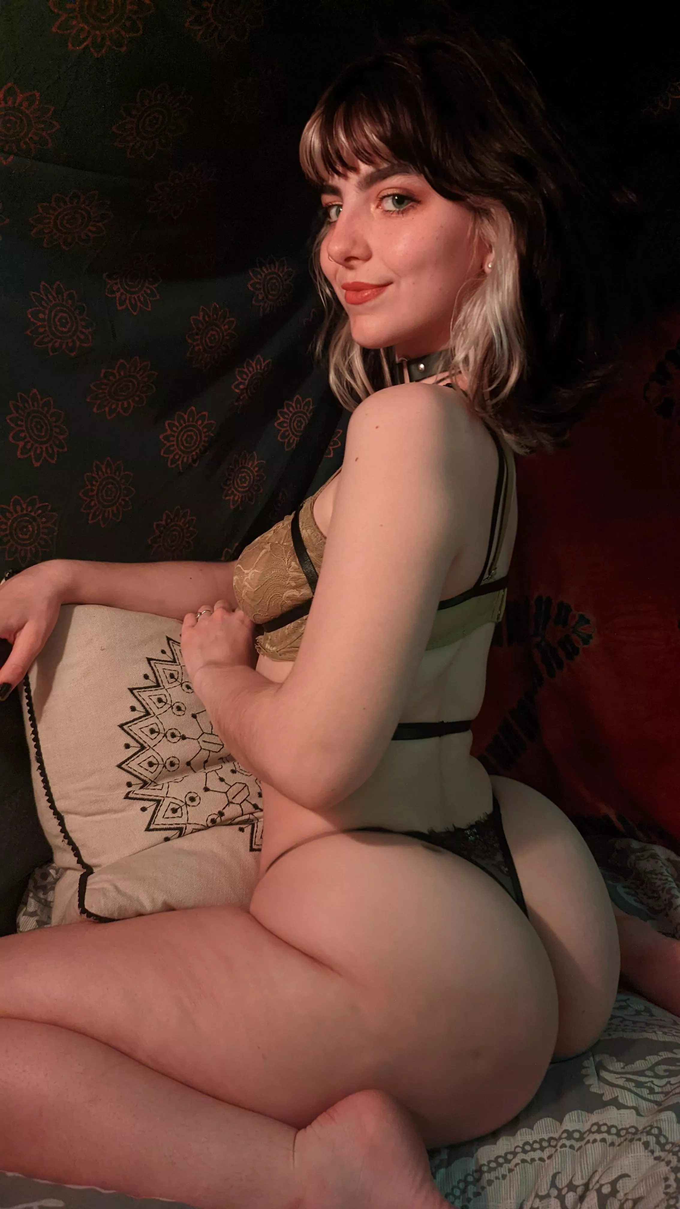 Mommy can sit on you... if you're good 😘