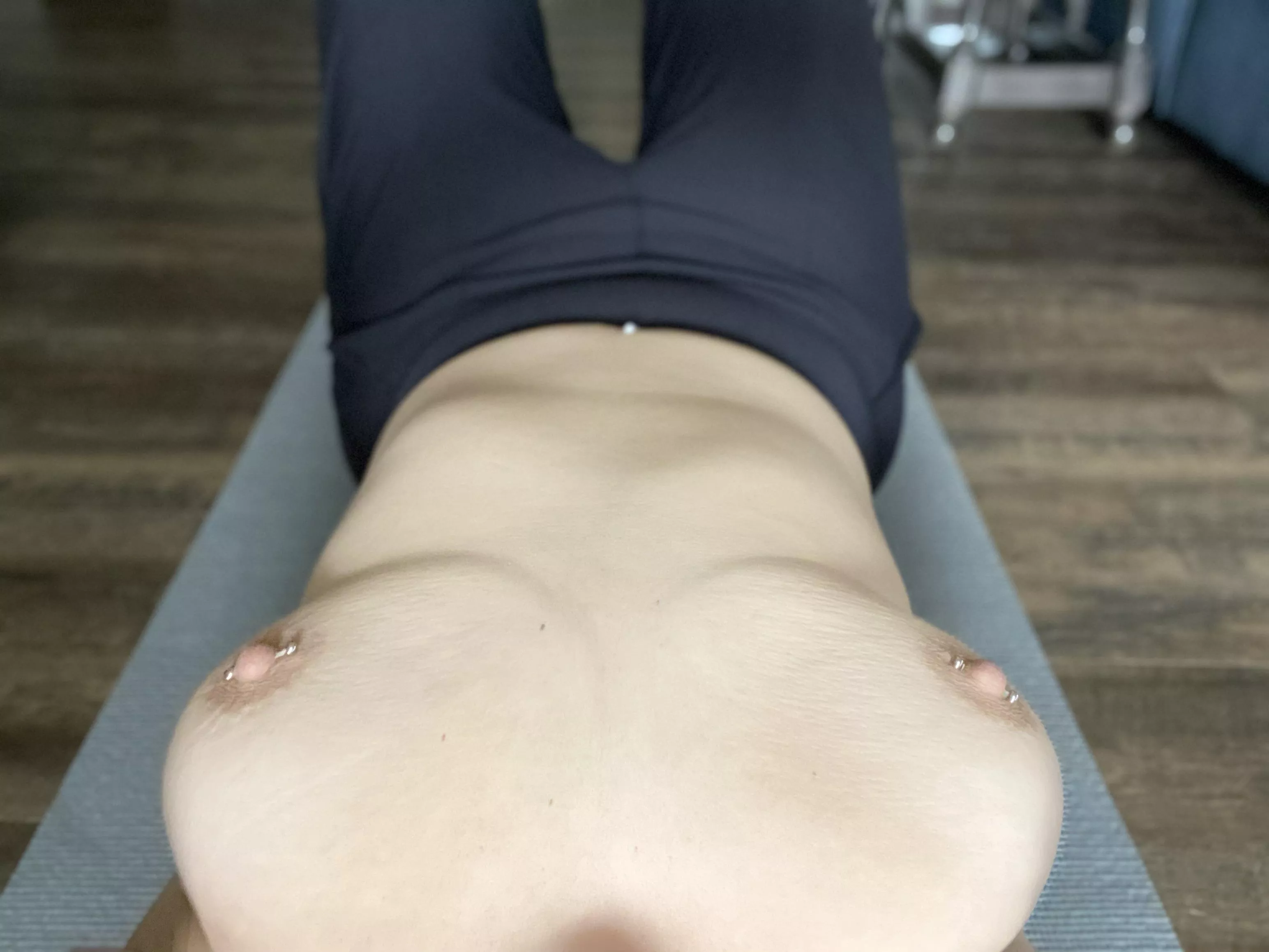 Monday morning yoga 🧘‍♀️