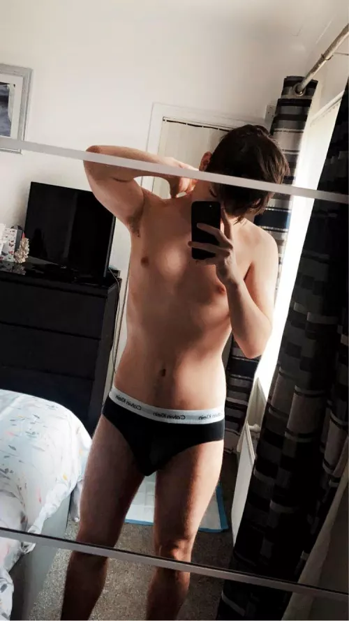 Morning. Any love for briefs? 🥰👋🏼