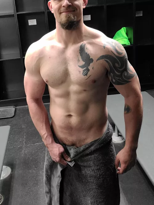 Morning workouts are a killer but at least it gives me a chance for a towel pic