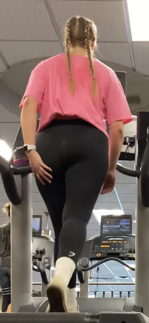 MSG me on KIK me for videos of big booty girls working out at my gym. kik: Mrjetski123