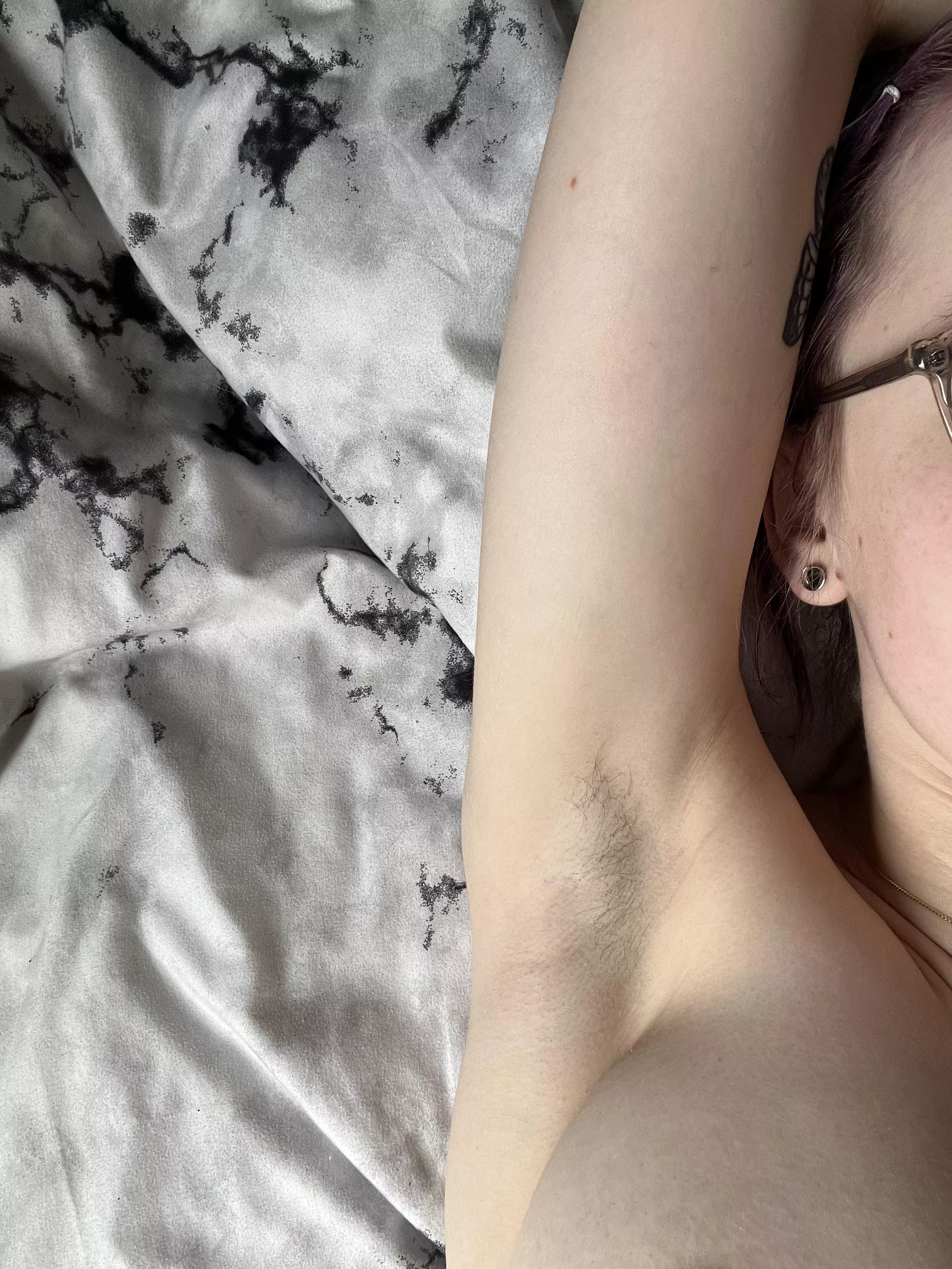 My armpit hairs don’t grow very long 🙈 but what do you think ☺️ they’re a little ticklish 🙈