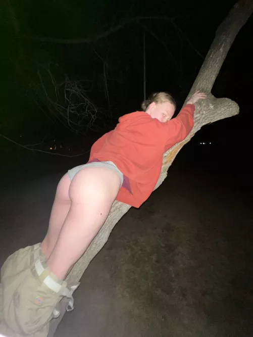 My booty needs a spanking😈