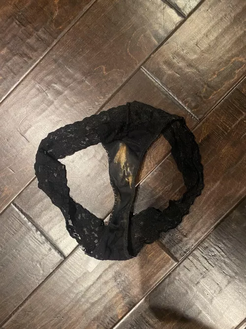 My cousin who lives in my hometown left for the holidays and is having me pet sit. She left me these beauties in her dirty hamper and man did she wear tf out of these! This weekend is awesome lol