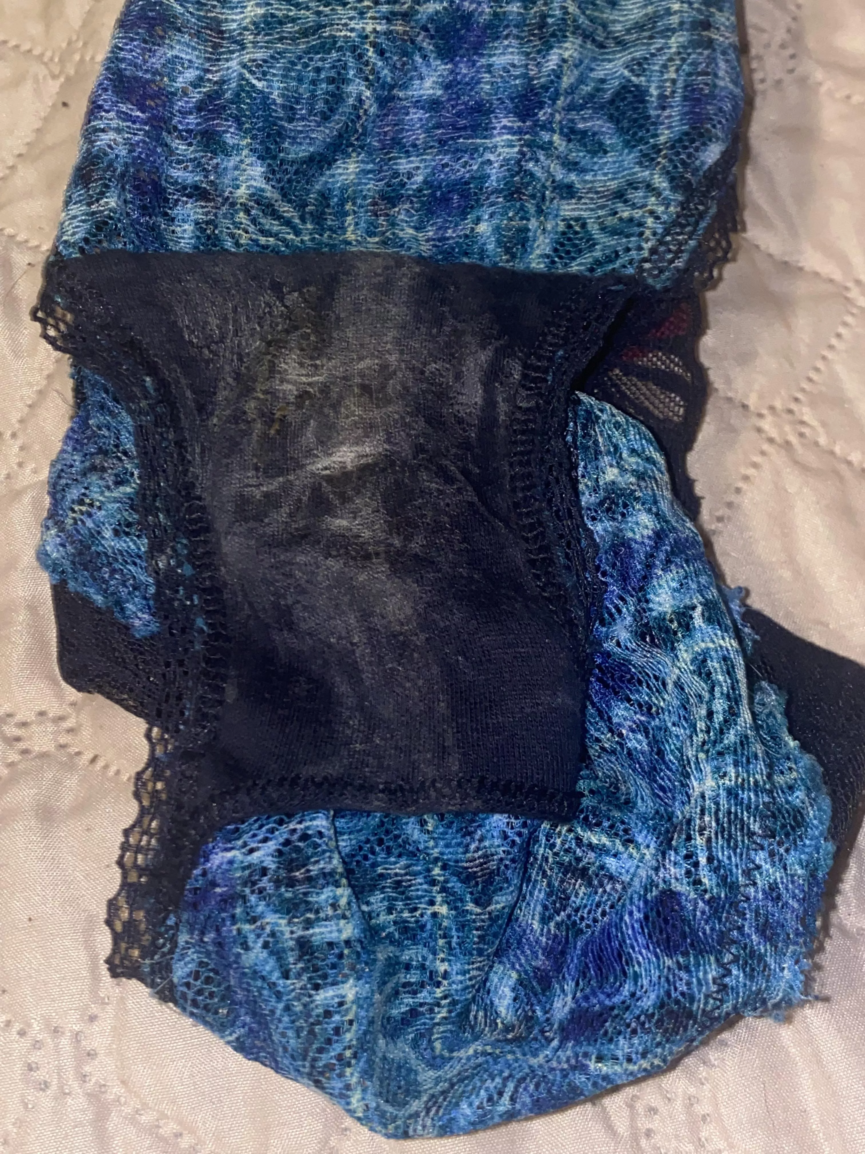 My dried up cum 🤭 [F]