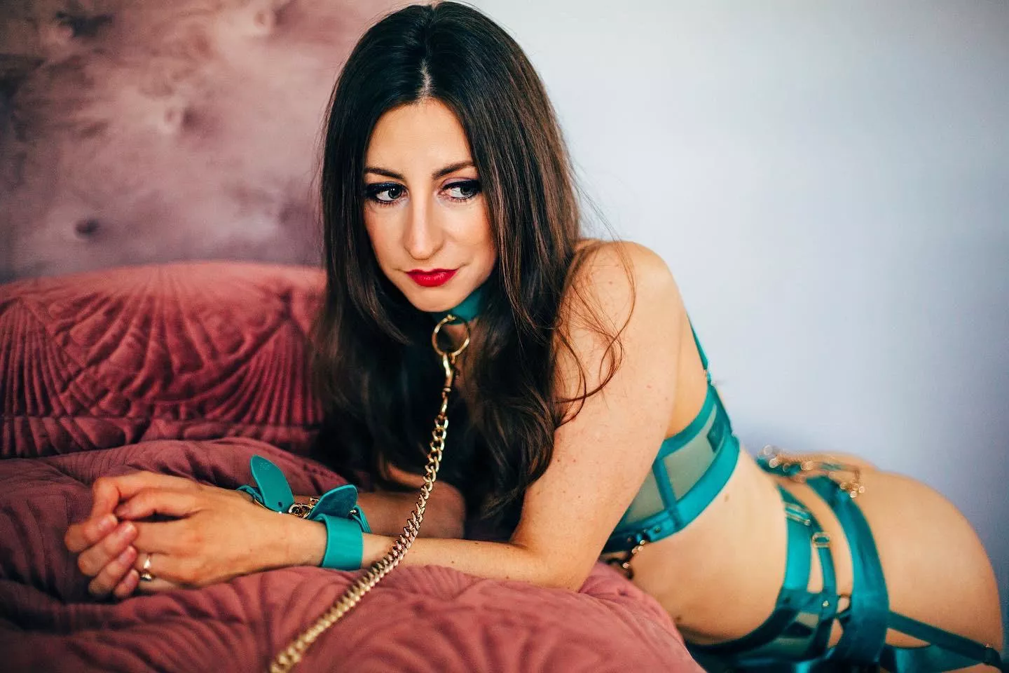 My favourite new collar and cuffs 😈