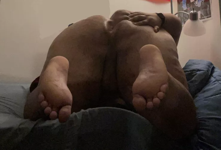 My feet and hole are ready for you 💦😫