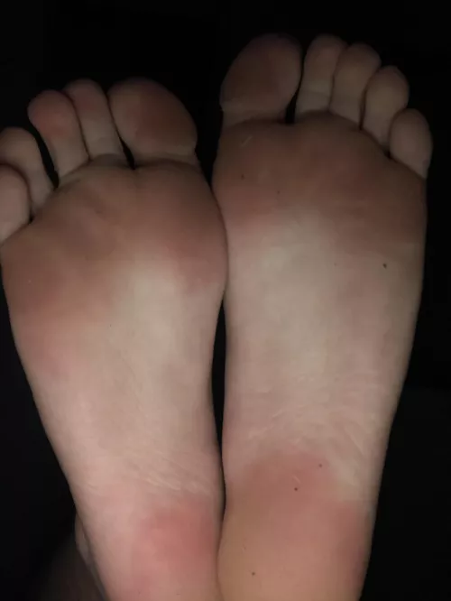 My feet are so tired wish someone could give me a nice massage ☺️