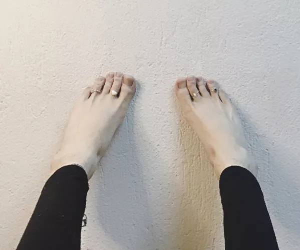 My feminine feet need a hard black manπ€π
