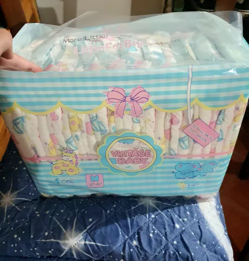 My first ever pack of abdl diapers came in! Was so scared and excited to receive them that I didn't even sleep last night. Now that they're hidden I just need to figure out how to tape them on ๐ธ