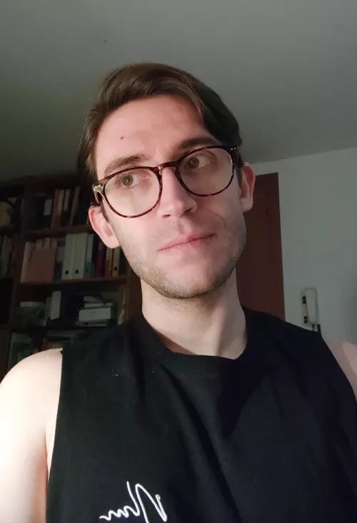 My first post here! I'm a completionist platinum gaymer. 🤭