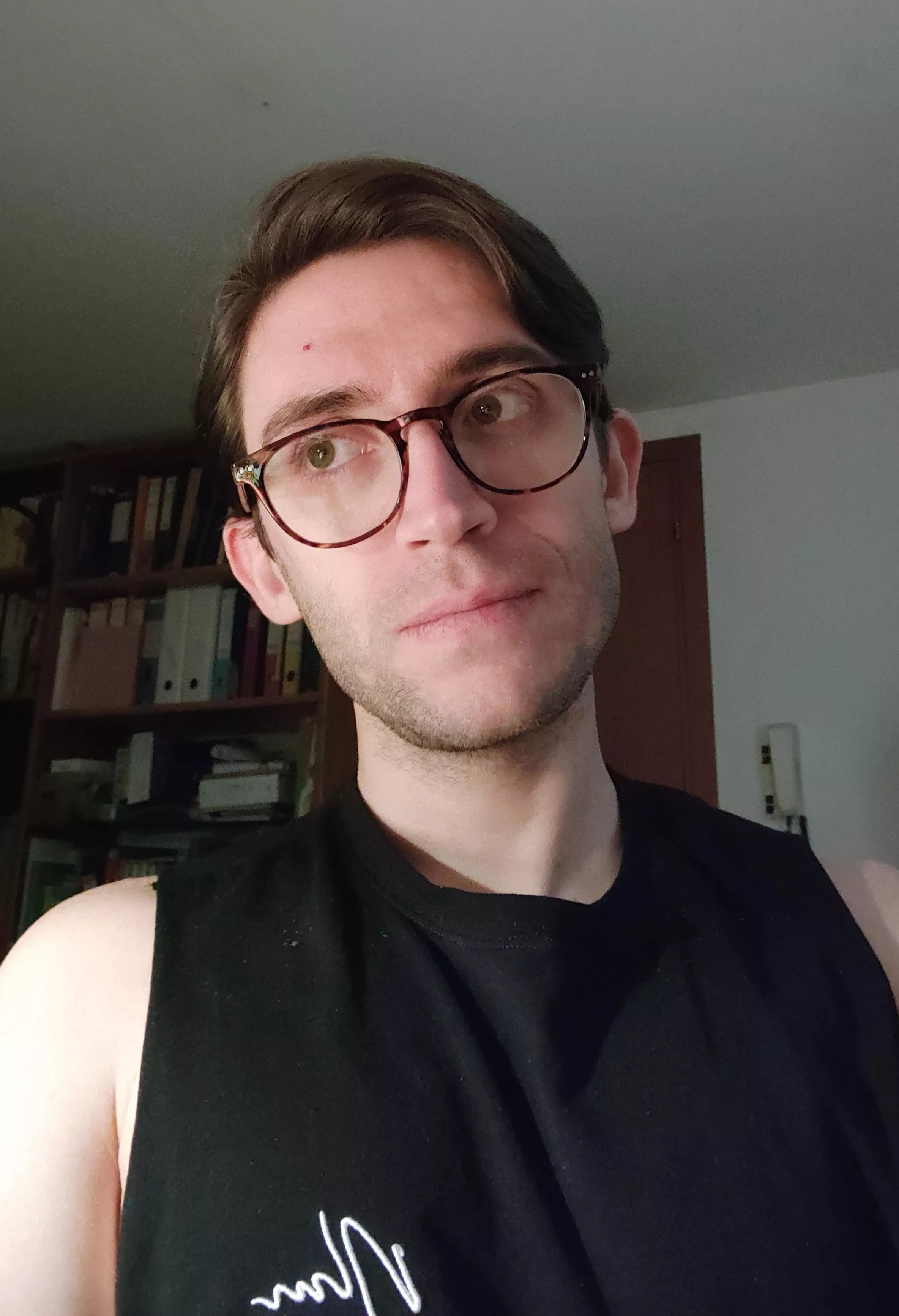 My first post here! I'm a completionist platinum gaymer. 🤭