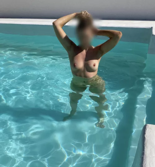 My first time in a pool naked! [IMG]