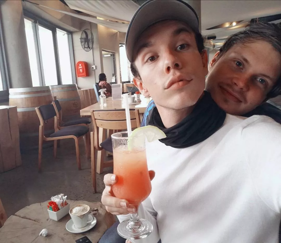my gay agenda is being cute with my boyfriend and sipping 🍹
