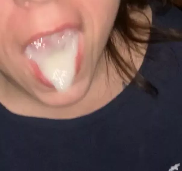 My husband’s massive mouthfuls. He always cums like this.