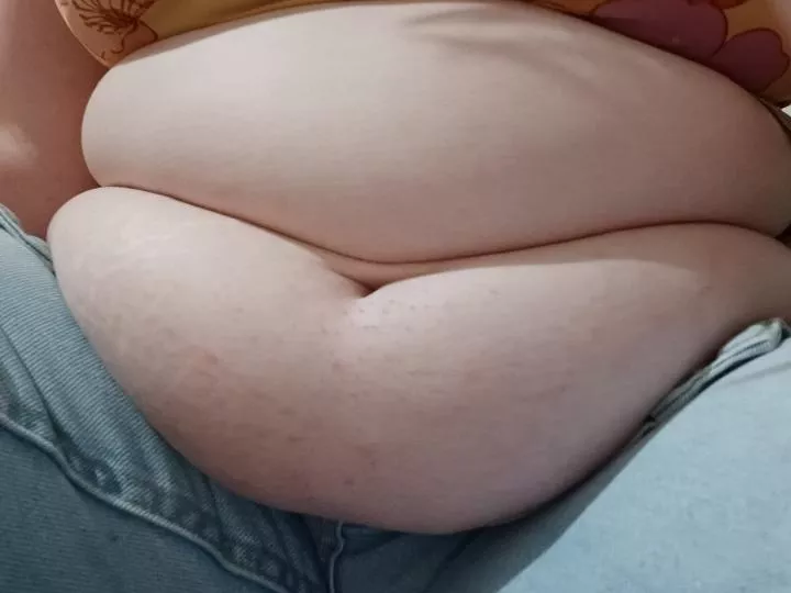 my jeans won't do up anymore 😳