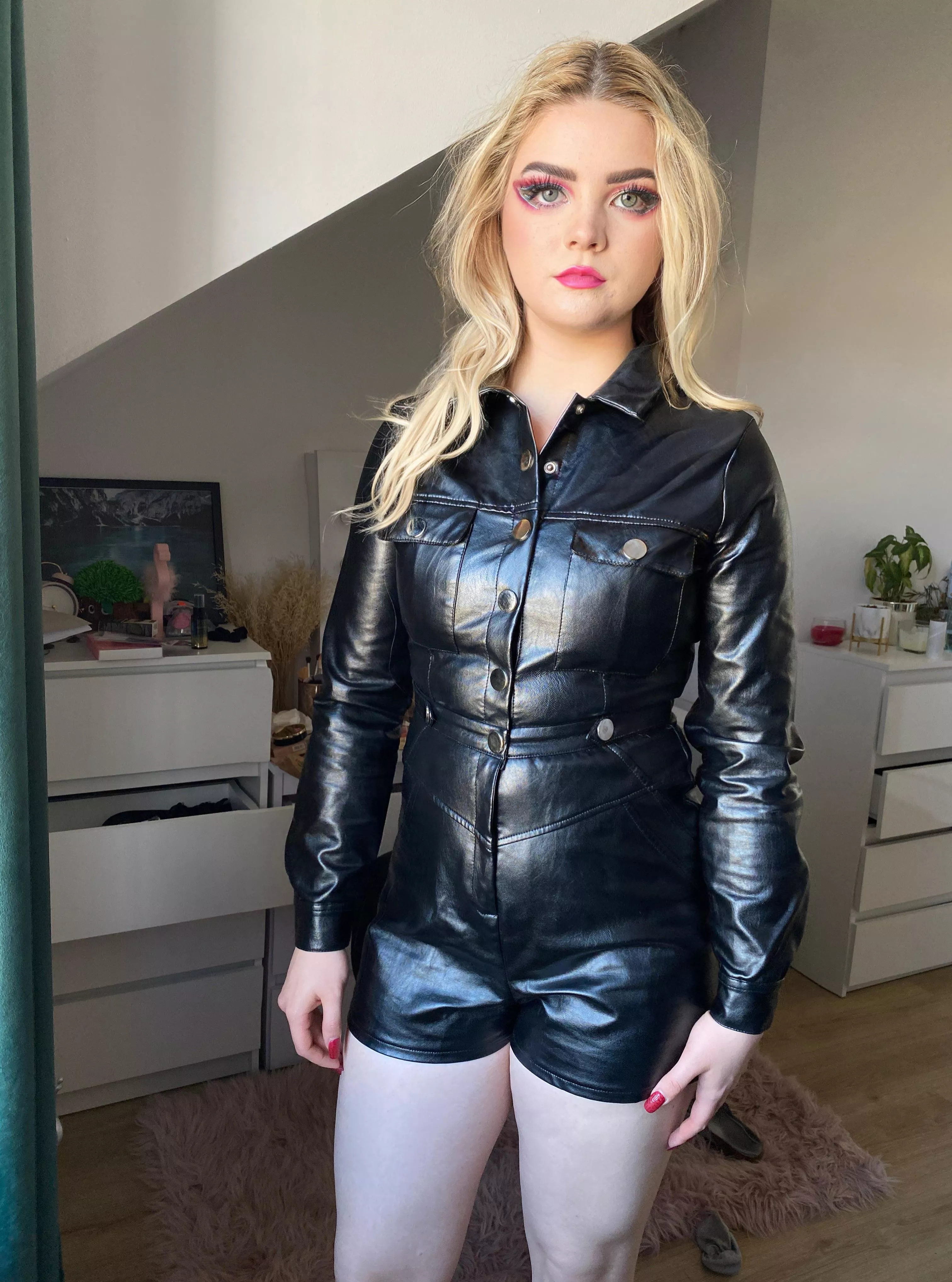 My leather body 😈