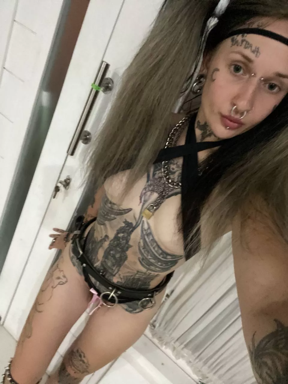 My little pussy is already wet 💦😏