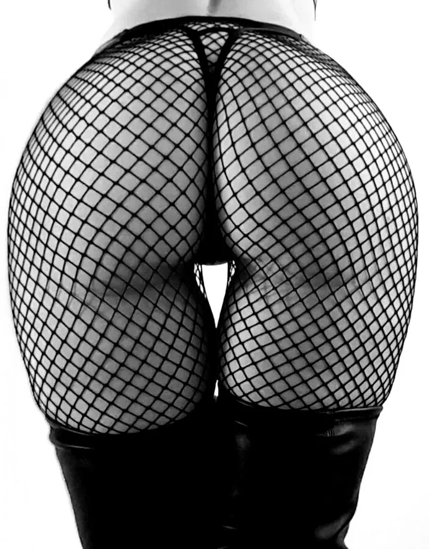my 🍑 looks great in fishnets