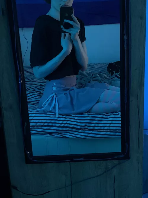 My skirt has a bow ☺️