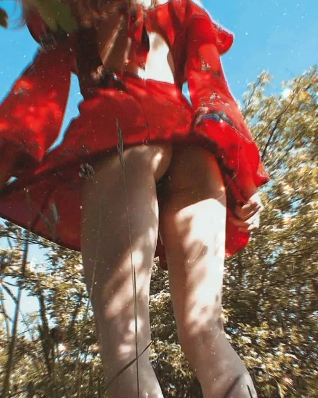 My springtime walks get a little peachy sometimes🌻