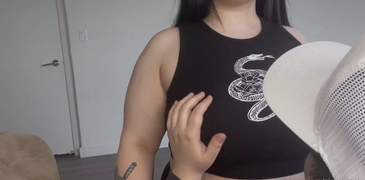 My step brother wouldn’t stop trying to fuck me at family dinner so I let him feel my tits in our parents basement 🥵💦