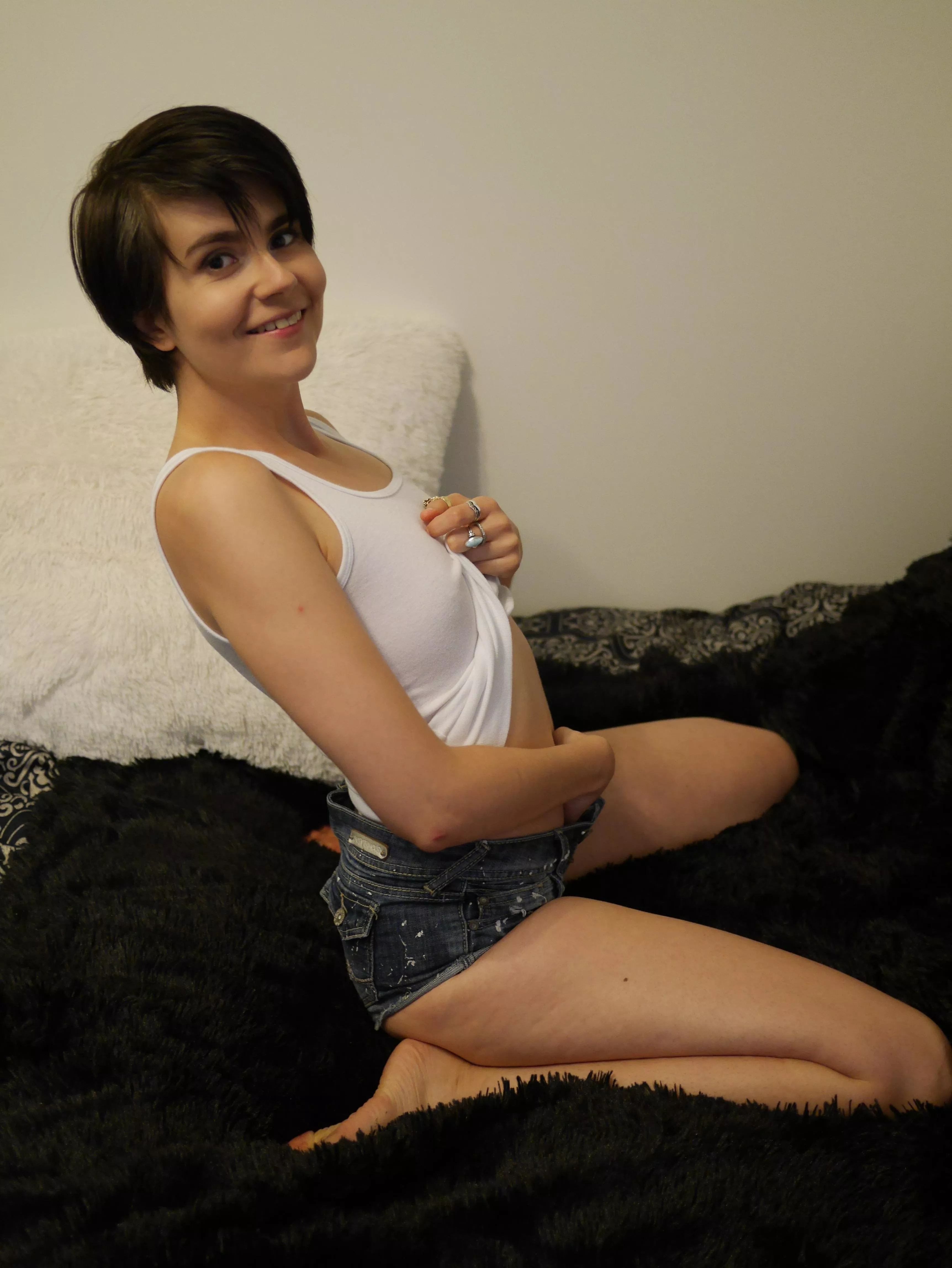 my tits are small but boys tell me they're nice 😍