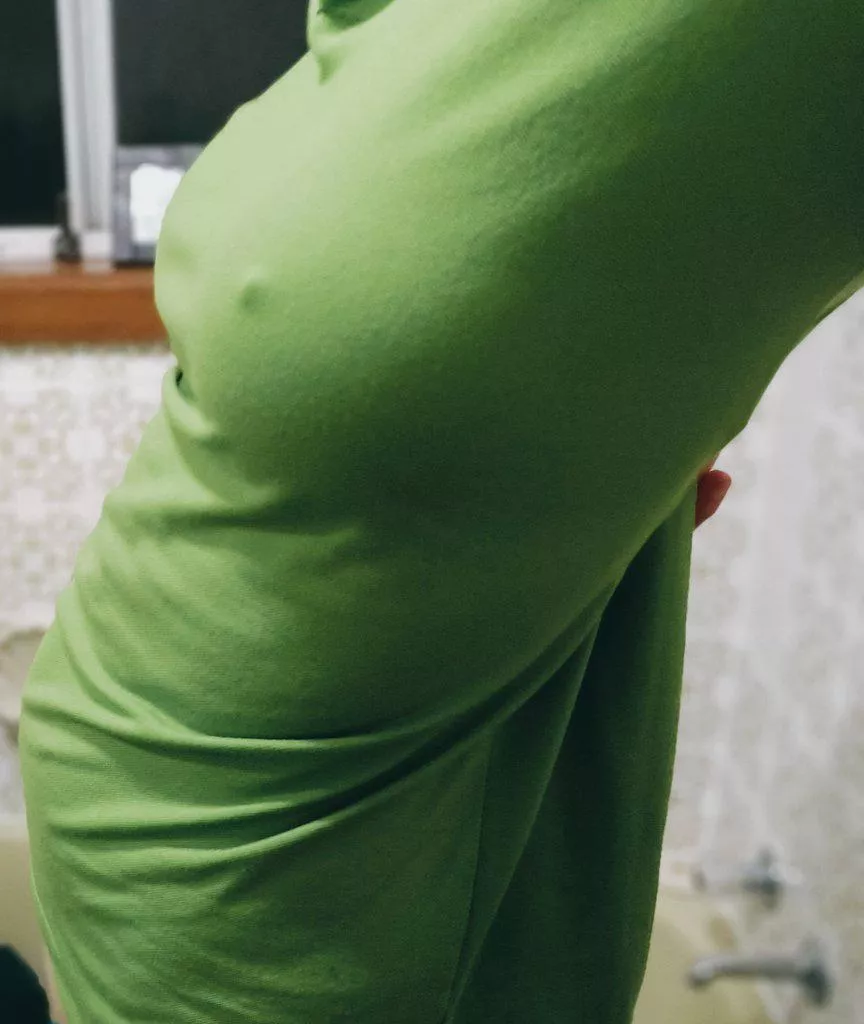 My work uniform minus the bra. Anyone dare me to do a night at work like this 🤔