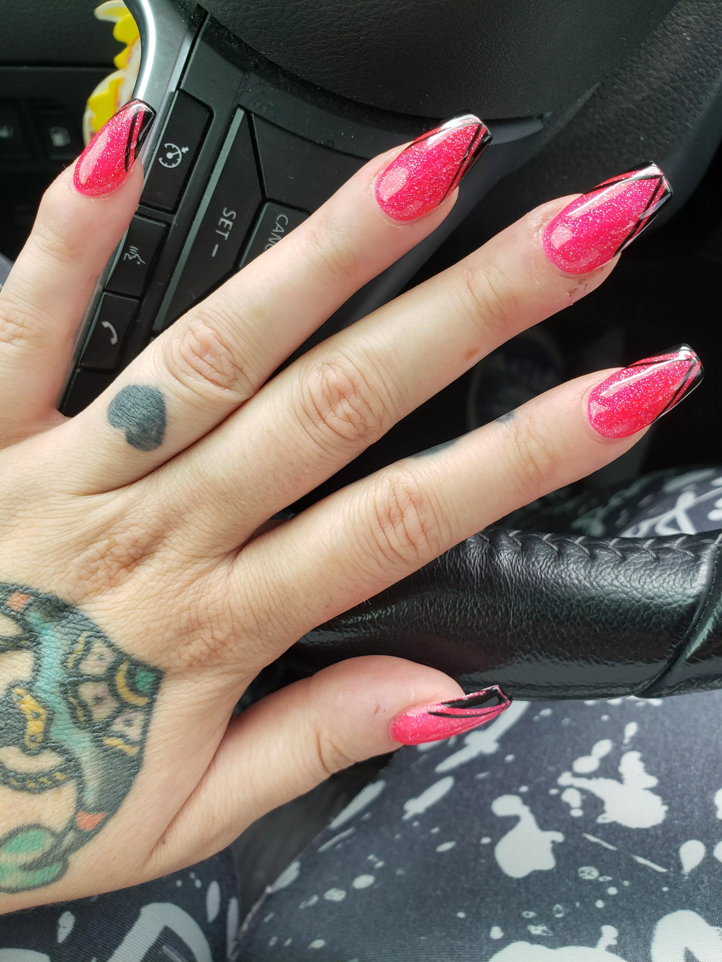 nails freshly done, only missing is a throbbing cock for them to wrap around 😏