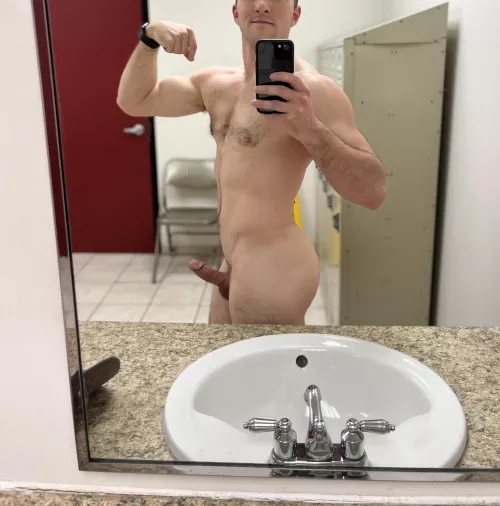 Naked and horny in the locker room, care to join😈