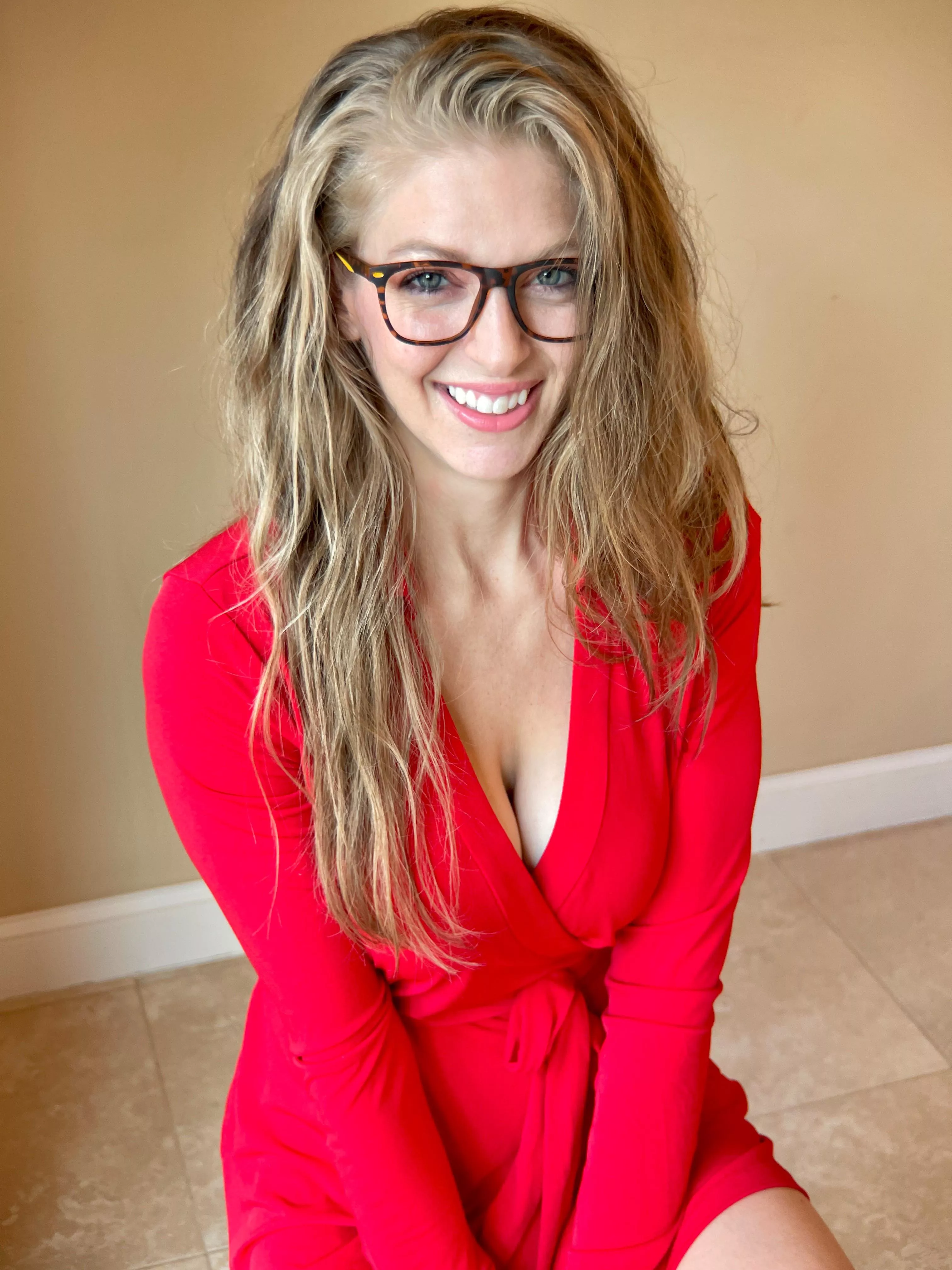 Naughty secretary vibes 💋