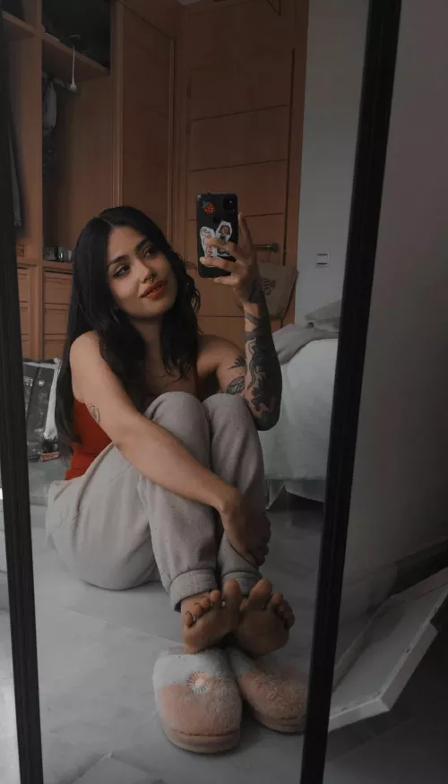 need a foot massage asap 🙏