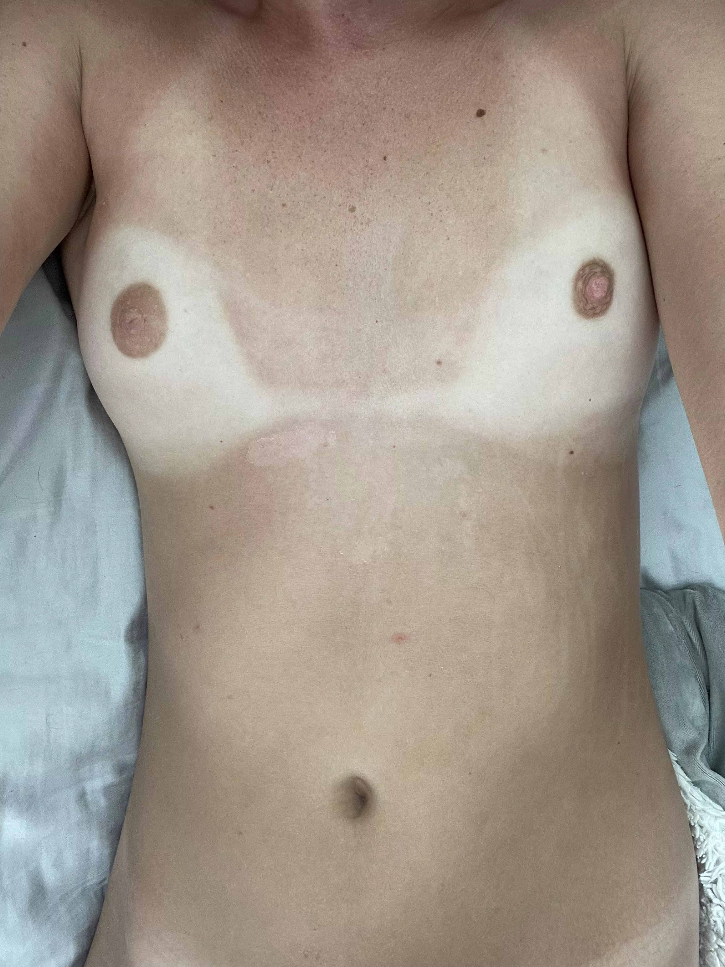 Need help making my other nipple hard. 🍒