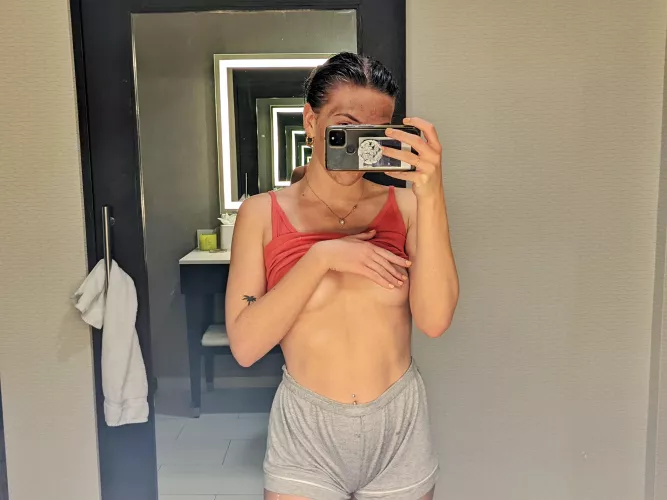 need some underboob to cheer you up? I'll gladly provide 😊