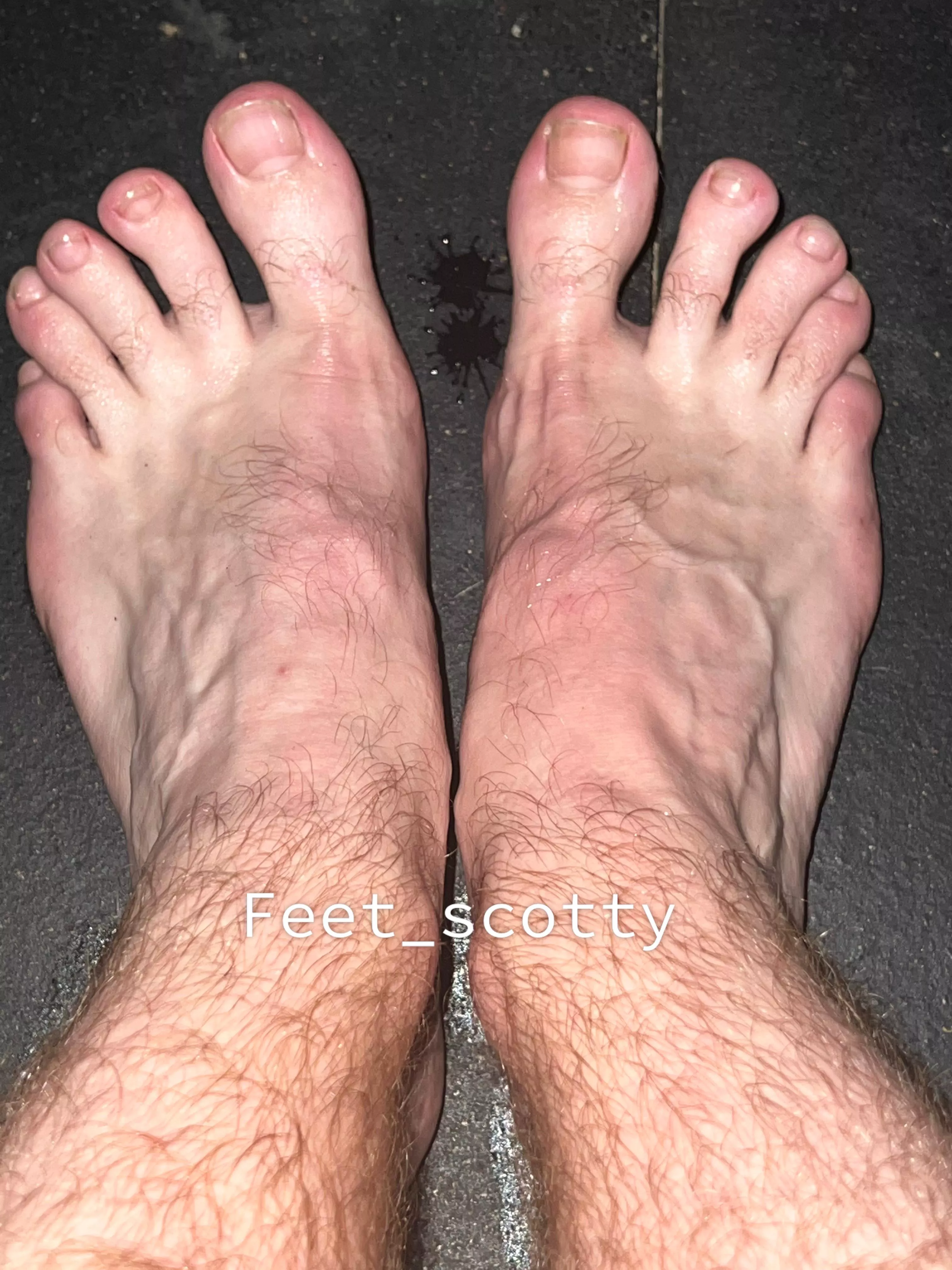 Need somebody to clean them off after my workouts 👅