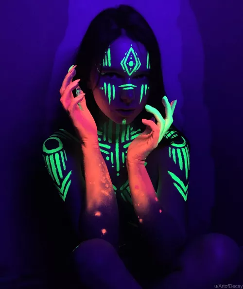 Neon bodypainting by ArtofDecay