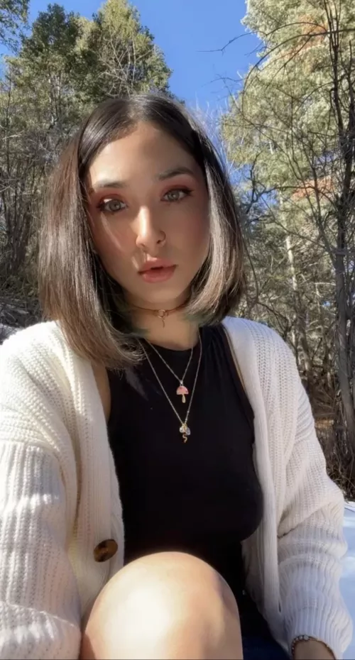 New here. Hello friends 💕