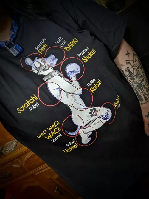 New shirt! Isn't it pawsome? 🐾