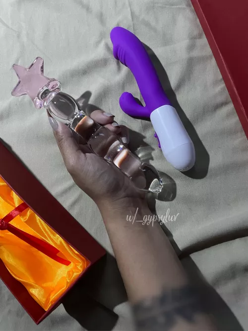 New toys (f)or my master to play me with 🌸