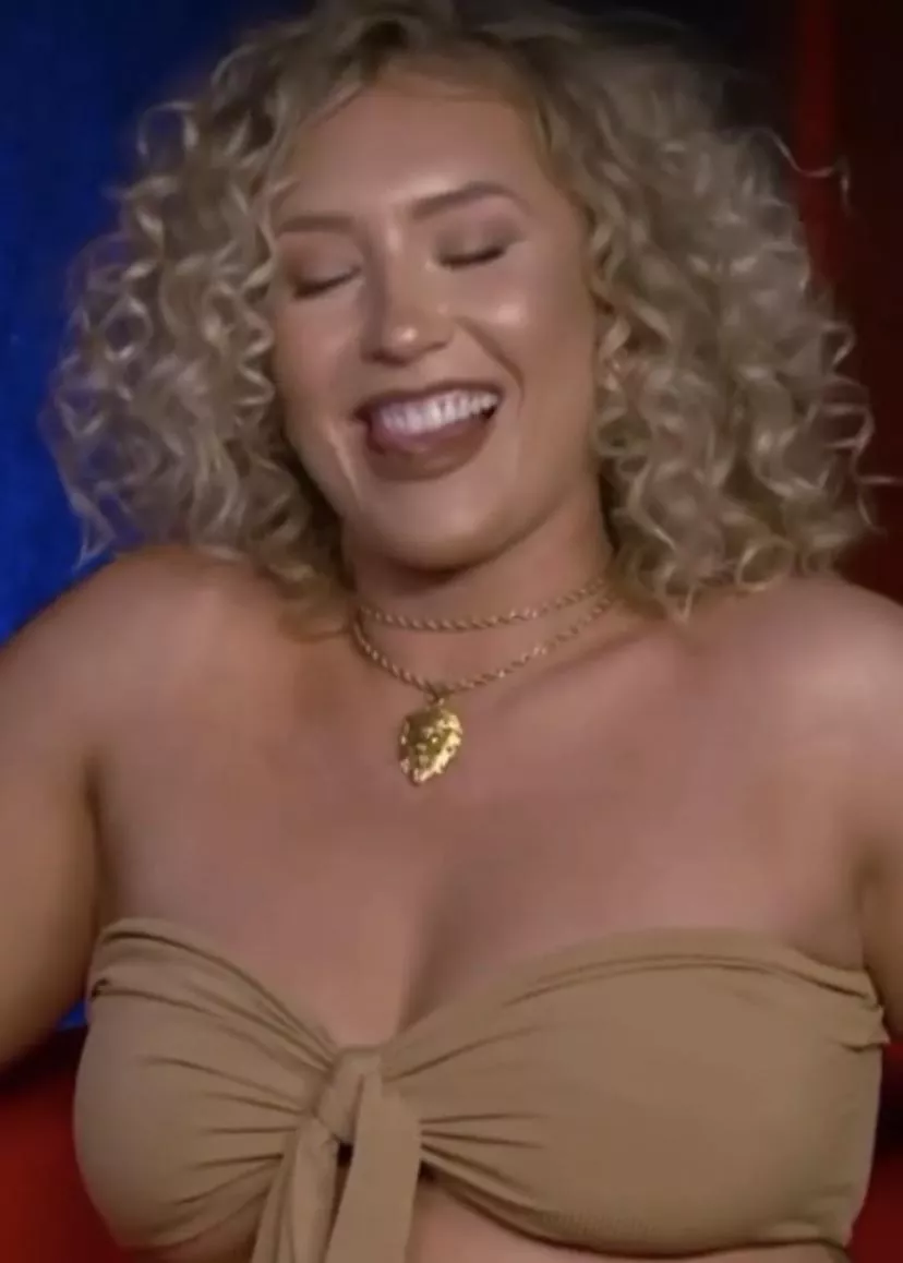 Nikkita’s sexy smirk & tits