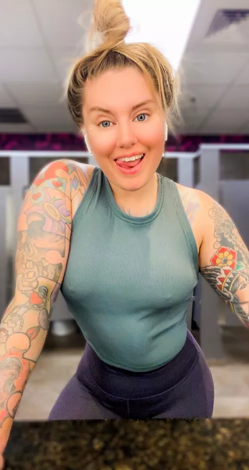 no being shy in the gym today☀️☀️