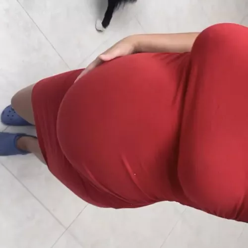 No bra + pregnancy titties = ❤️