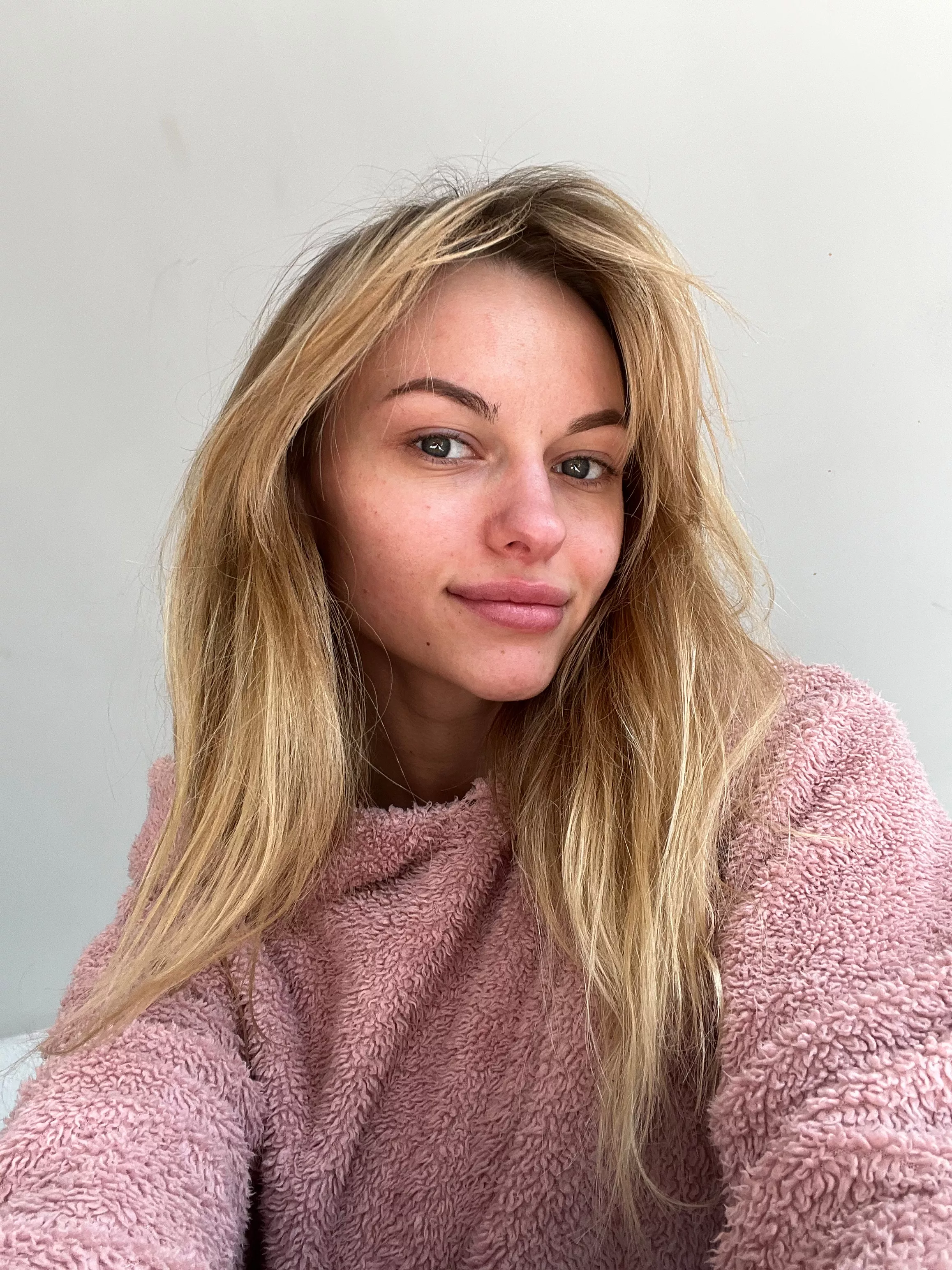 No bra underneath today😈