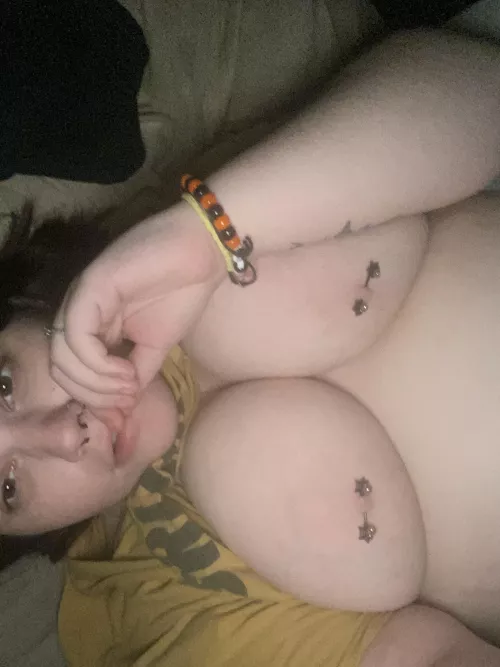 No makeup and unfiltered stoner tits 😂❤️